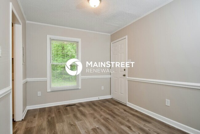 Building Photo - 3 Bedroom Pet-Friendly Home in GREENSBORO,...