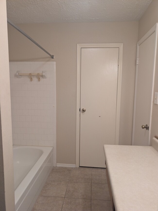 Building Photo - Charming 2 beds 2 baths in Spring!