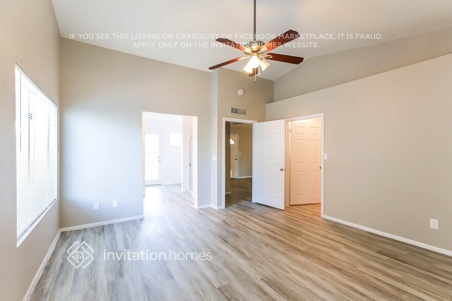 Building Photo - 8226 W Larkspur Dr