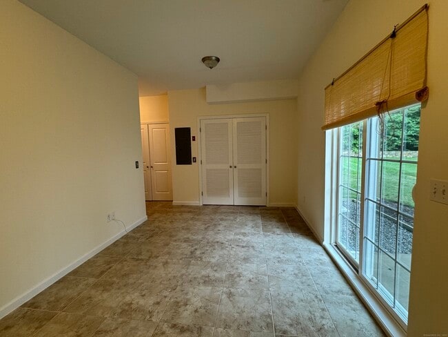 Building Photo - 24 Oak Branch Dr