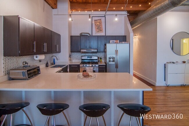 Building Photo - 1017 W Washington Blvd