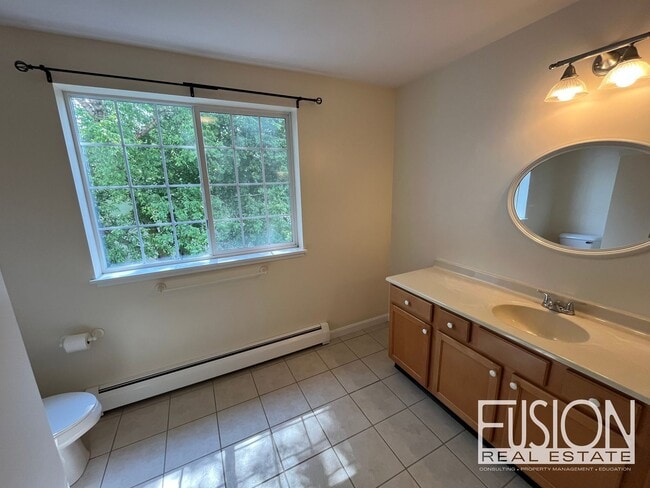 Building Photo - Impeccably Maintained 3bd, 2 bth Stonington Circle Condo!