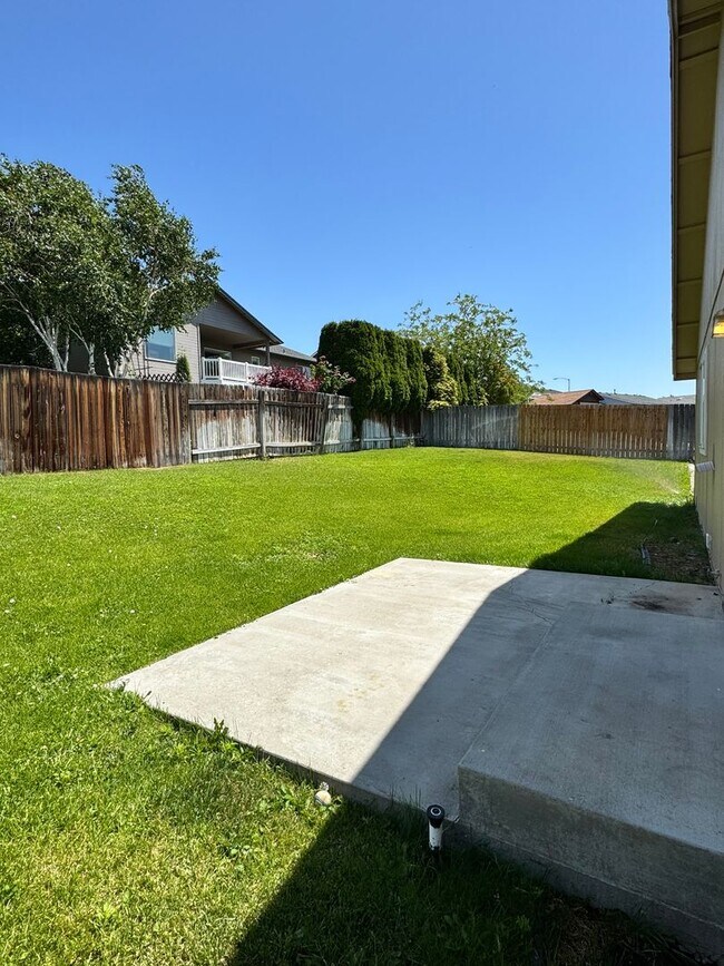 Building Photo - 4957 Pear Butte Dr