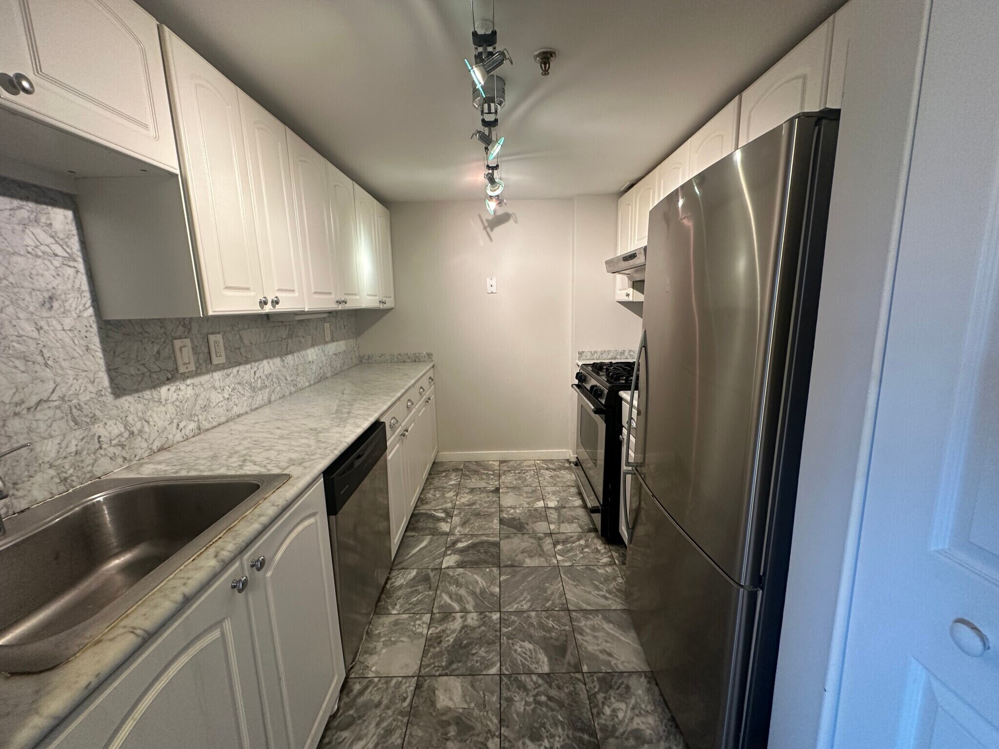 Building Photo - 12 Everett St