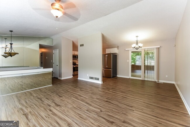 Building Photo - 1012 Hicksmil Dr SW