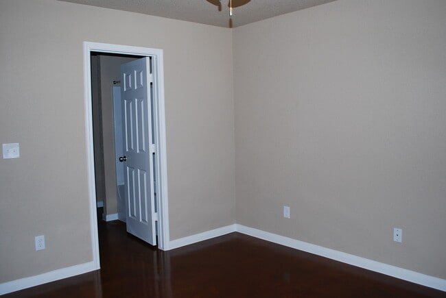 Building Photo - 1421Hopi