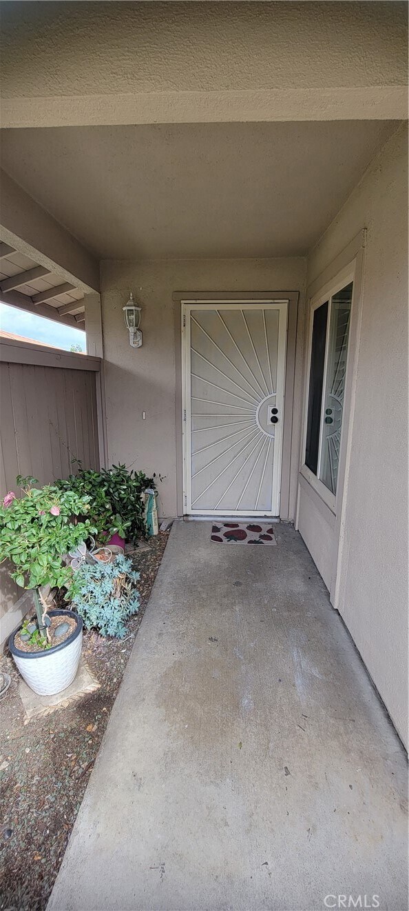 Building Photo - 2352 Dahlia Dr