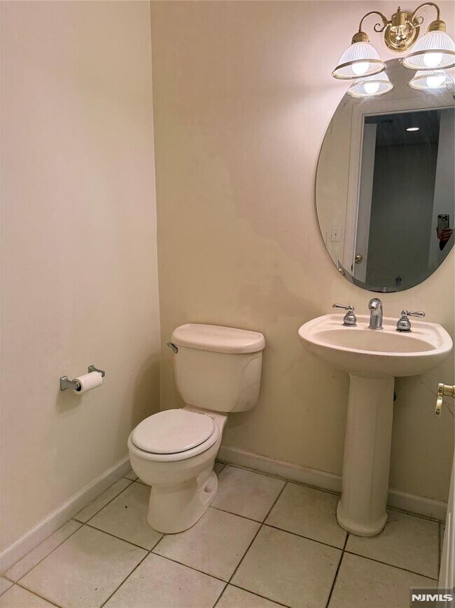 Building Photo - 63 Trotters Ln