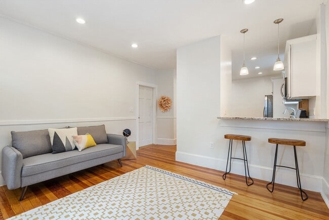 Building Photo - 23 Goethe St