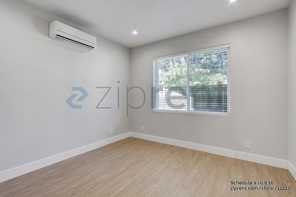 Building Photo - Unit A