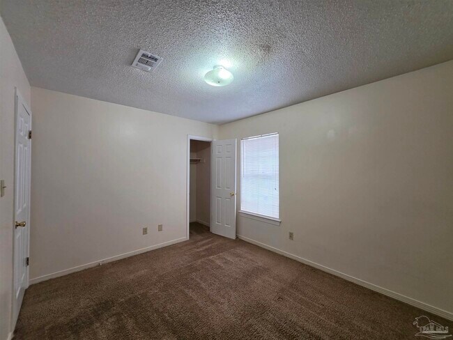 Building Photo - 3041 Belle Meade Dr