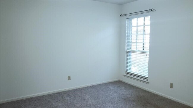 Building Photo - 5435 Mossy Timbers Dr