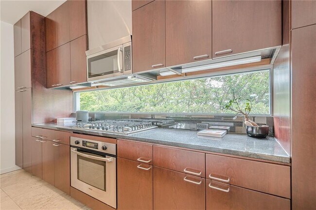 Building Photo - 2269 Briarwood Hills Dr NE