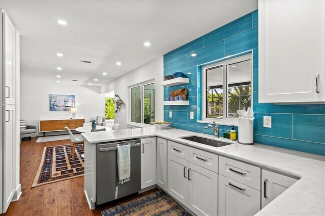 Building Photo - 2587 Ringling Blvd