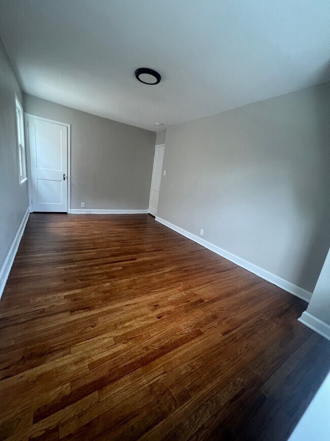 Building Photo - Charming Renovated Mount Penn 3 BR For Immediate Move In