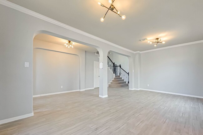 Building Photo - Two-story, 4BD/2.5BR renovated home in Fie...