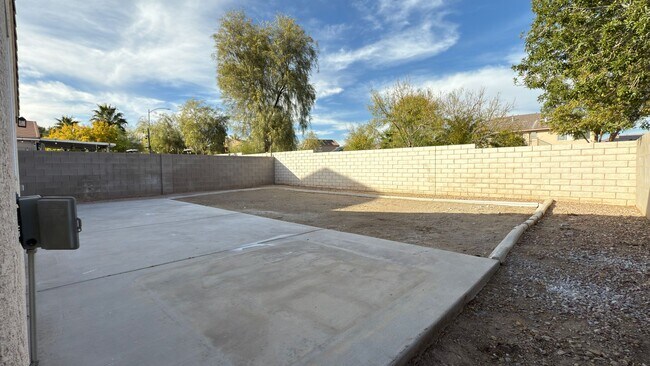 Building Photo - 8840 Spinning Wheel Ave