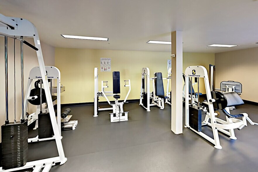 Building Photo - 2415 2nd Ave