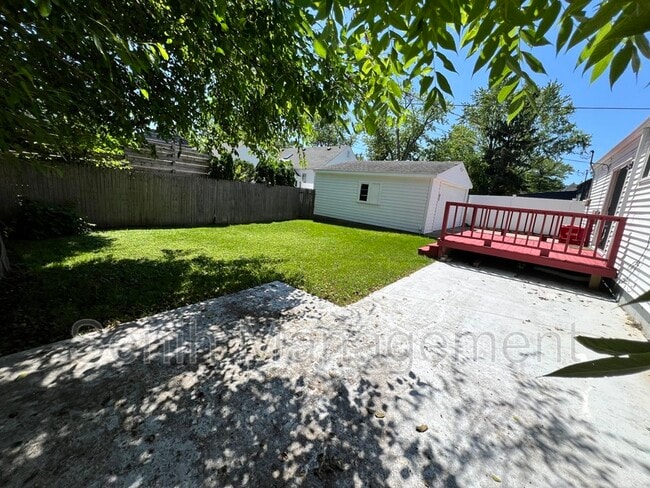 Building Photo - 15855 13 Mile Rd