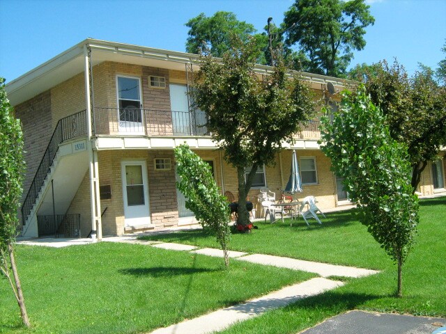 Primary Photo - Knox & Kilpatrick Apartments