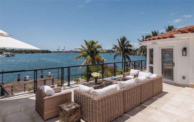 Building Photo - 2 S Hibiscus Dr