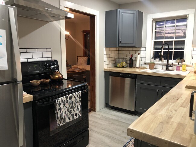 Building Photo - 3608 S Haven Rd