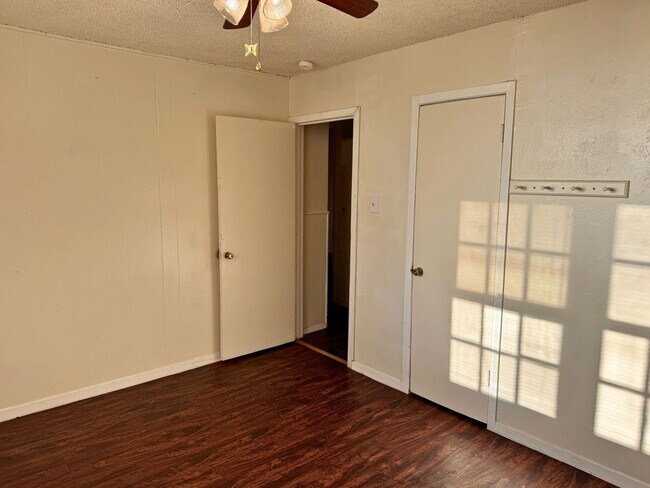 Building Photo - Affordable 2 Bed 1 Bath In Wendover Hills