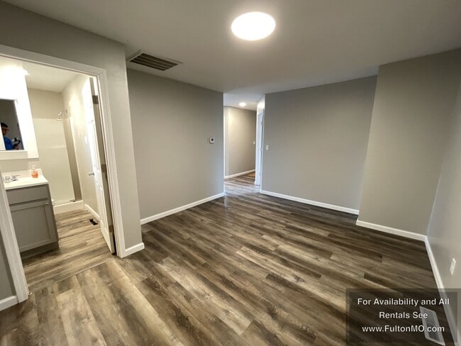 Building Photo - 300 Market St