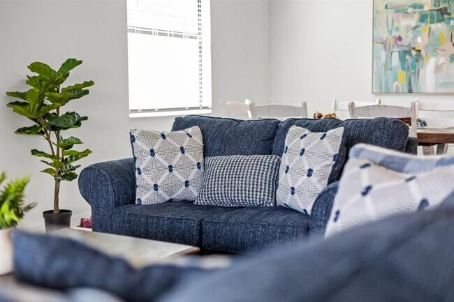 Building Photo - 1638 Saddlewood Cir