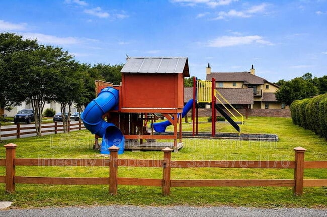 Building Photo - 106 Shadow Springs Dr