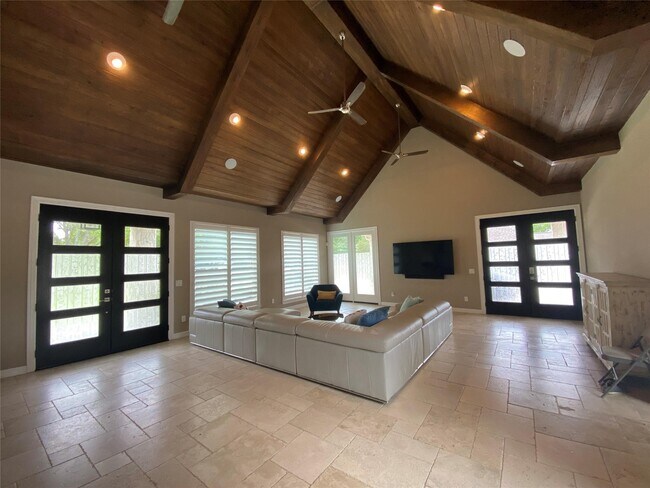 Building Photo - 2911 S Saddlebrook Ln