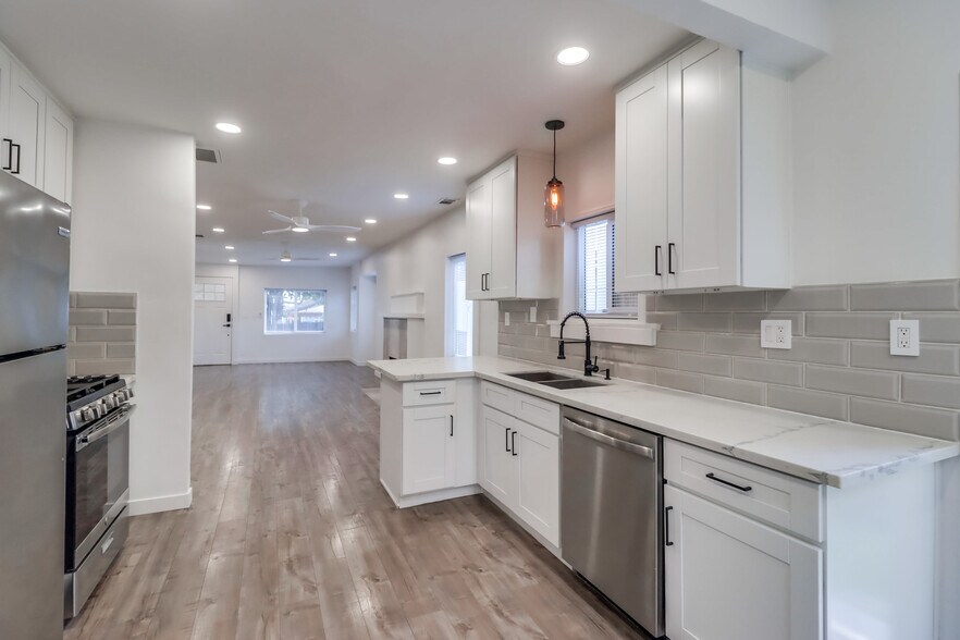 Building Photo - 3080 Island Ave