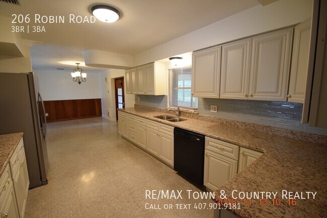 Building Photo - 206 Robin Rd