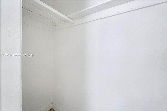 Building Photo - 966 Biarritz Dr