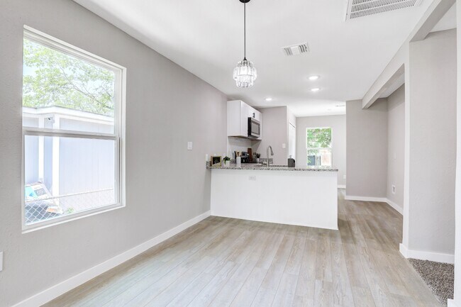 Building Photo - 775 Yucca St