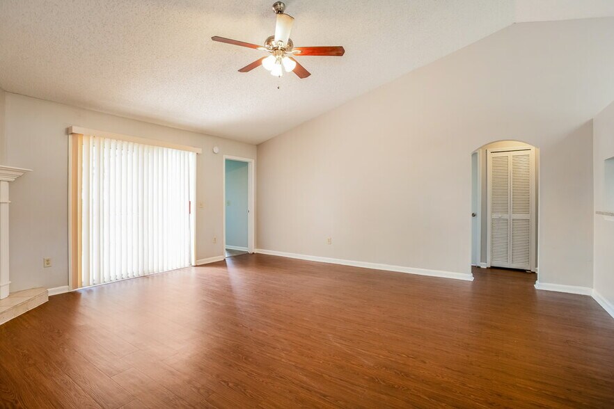 Building Photo - 3268 Avalon Dr