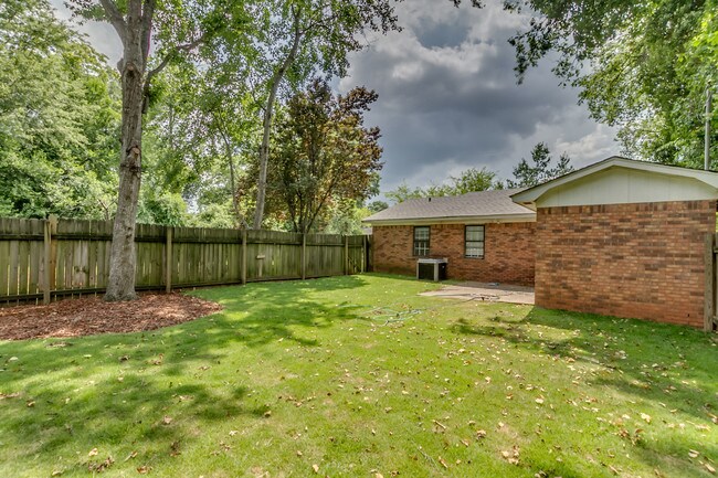 Building Photo - 1511 5th Ave