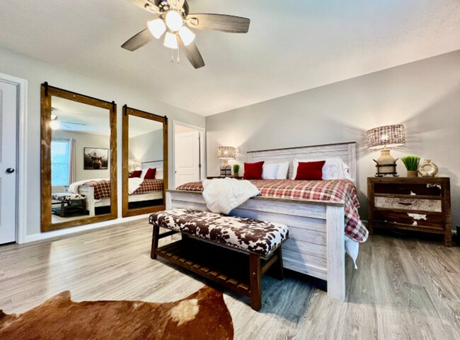 Building Photo - NEW Farmhouse Retreat Rustic decor and Cozy vibes!