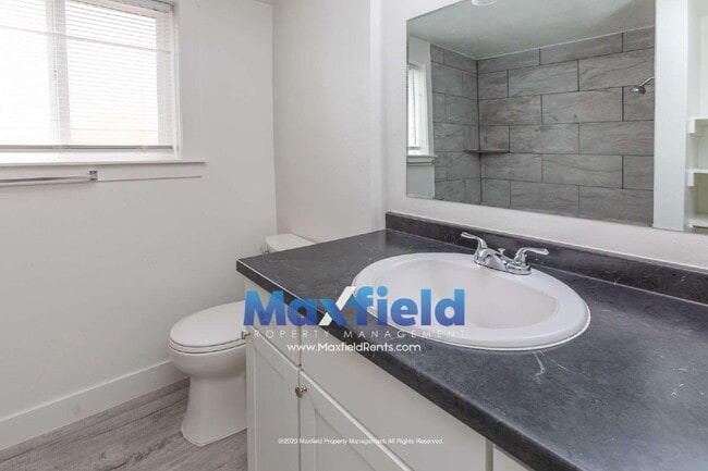 Building Photo - LEASE SPECIAL- 4 WEEKS FREE! Brookside Lofts 2 BD 1 BA - Unit 17