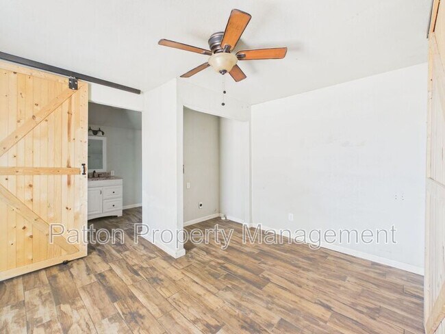 Building Photo - 313 SW 35th Ave
