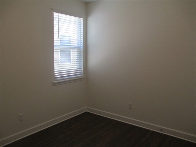 Building Photo - 3070 Creek Village Ln
