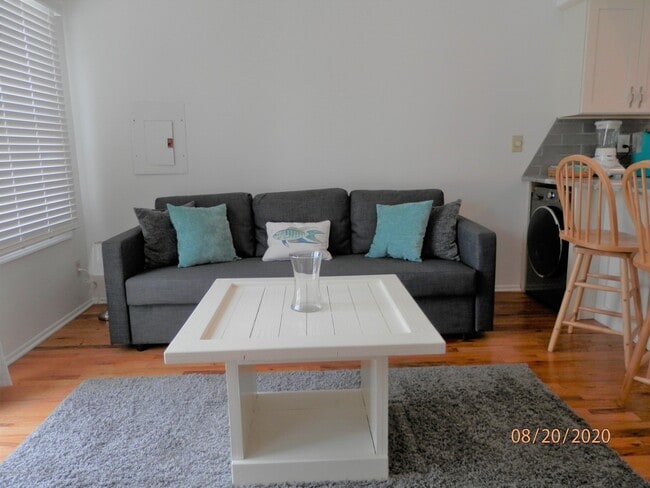 Building Photo - 613 Brinley Ave