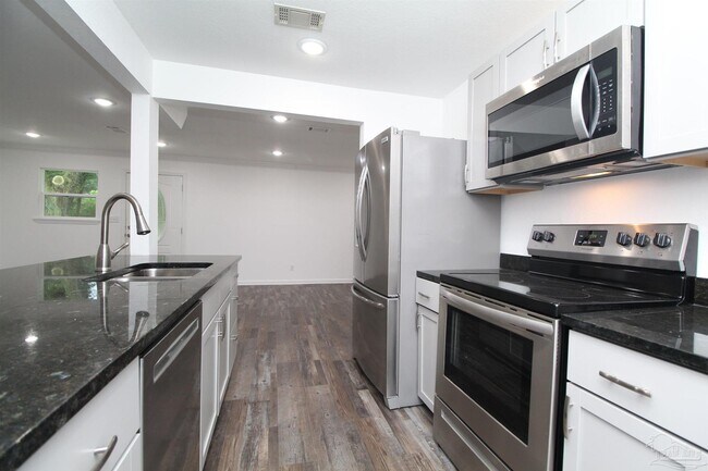 Building Photo - 150 E Ensley St
