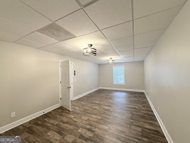 Building Photo - 11 Woodvine Ct