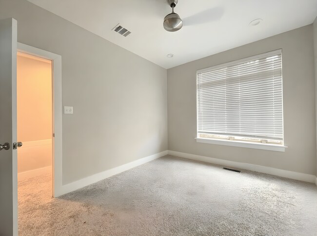 Building Photo - 308 Poplar St