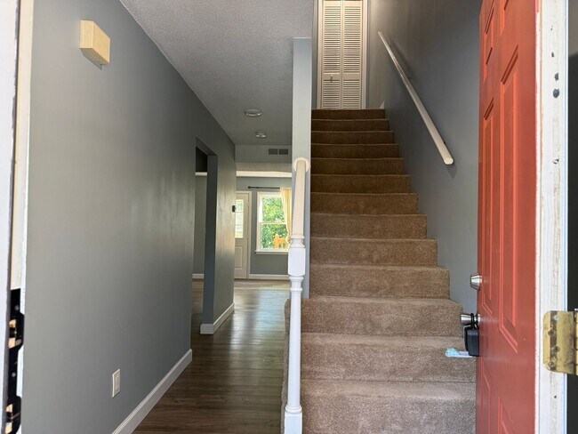 Building Photo - 2 Bedroom 1.5 Bath Townhome located in Greeneville, TN