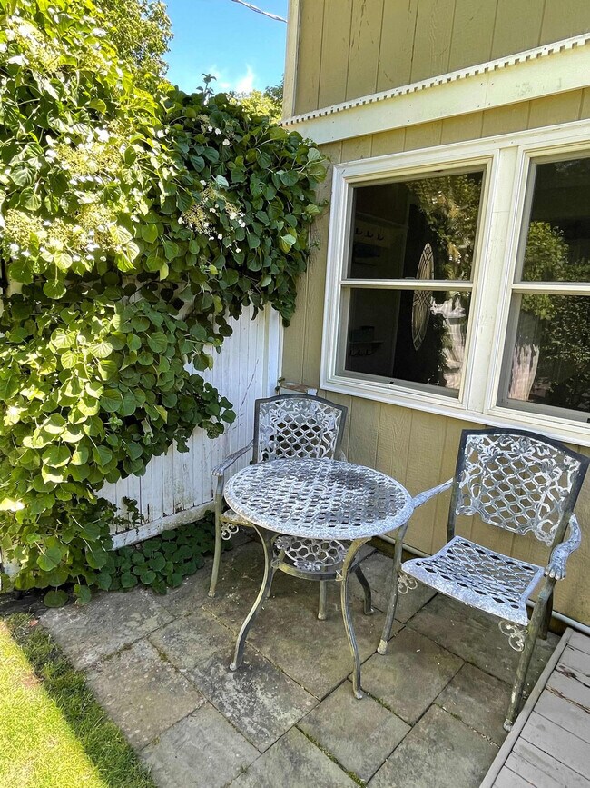 Building Photo - 2 Clifton Ave