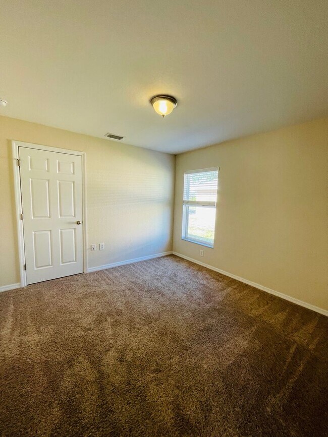 Building Photo - DEEP CREEK, 4 BEDROOM HOME