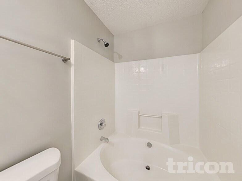 Building Photo - 882 Anchor Way NE