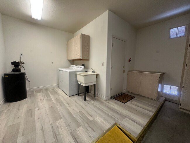 Building Photo - Sun City Summerlin 2 Bedroom